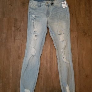 🔥🔥🔥light blue distressed Jean's